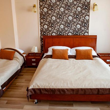Hotel Livia Воломин Экстерьер фото