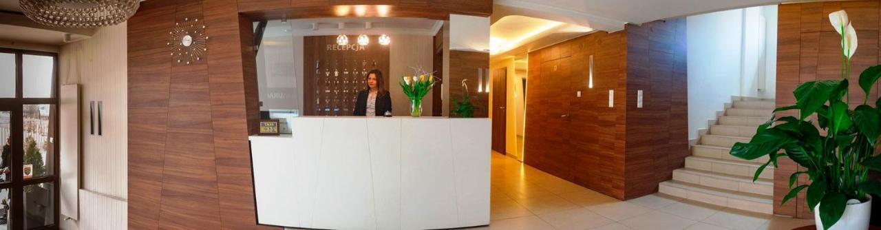Hotel Livia Воломин Экстерьер фото
