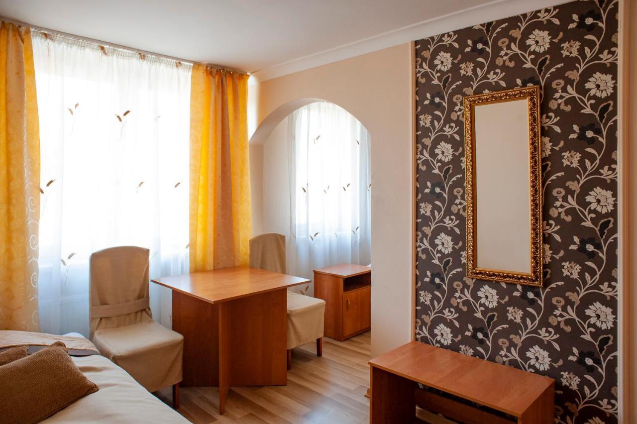 Hotel Livia Воломин Экстерьер фото