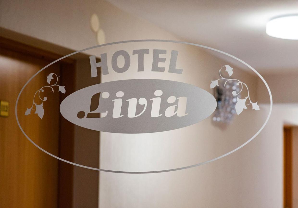 Hotel Livia Воломин Экстерьер фото