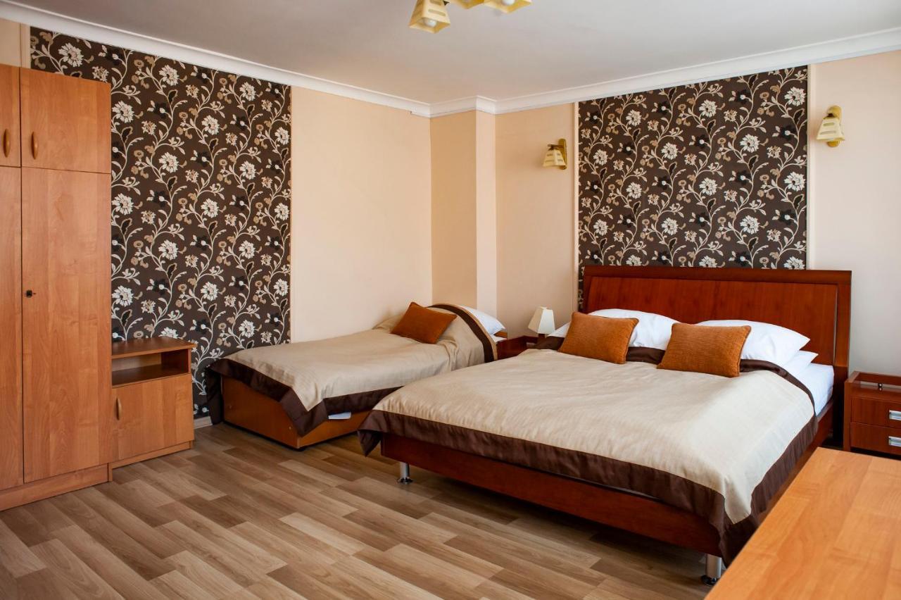 Hotel Livia Воломин Экстерьер фото
