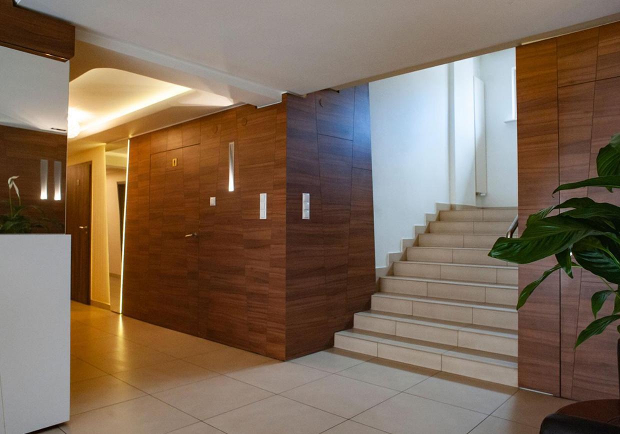 Hotel Livia Воломин Экстерьер фото