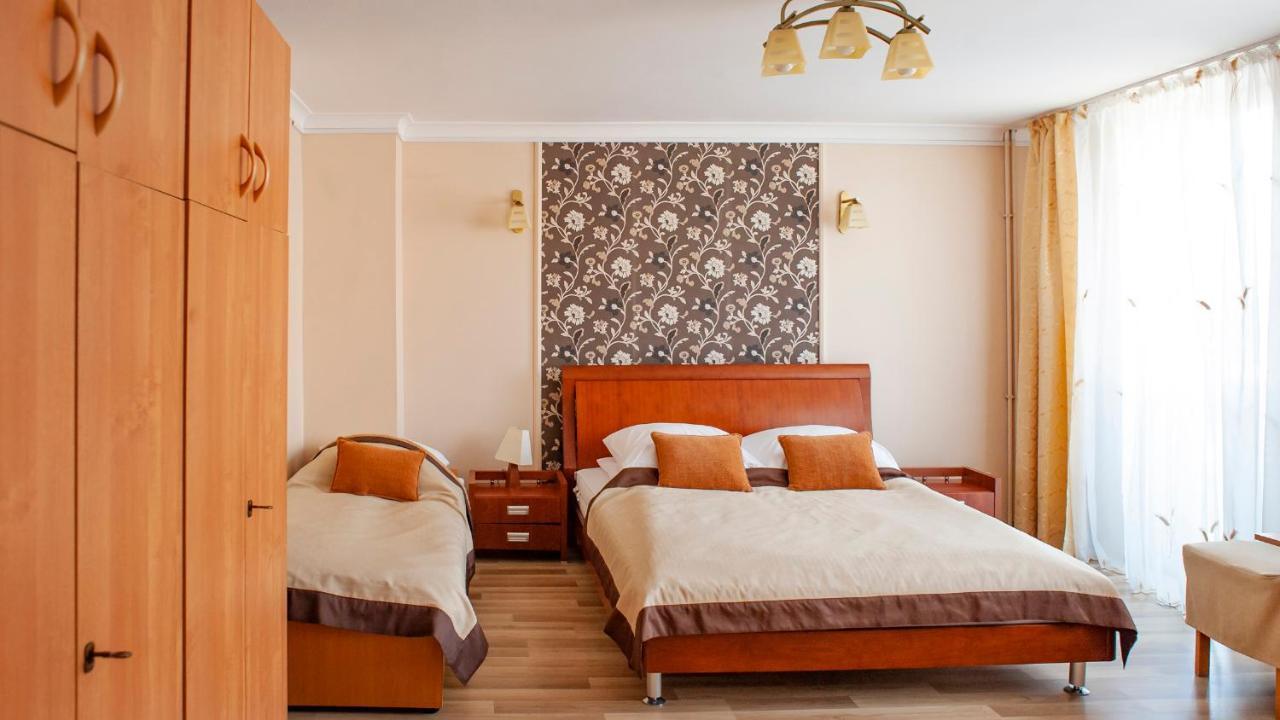 Hotel Livia Воломин Экстерьер фото