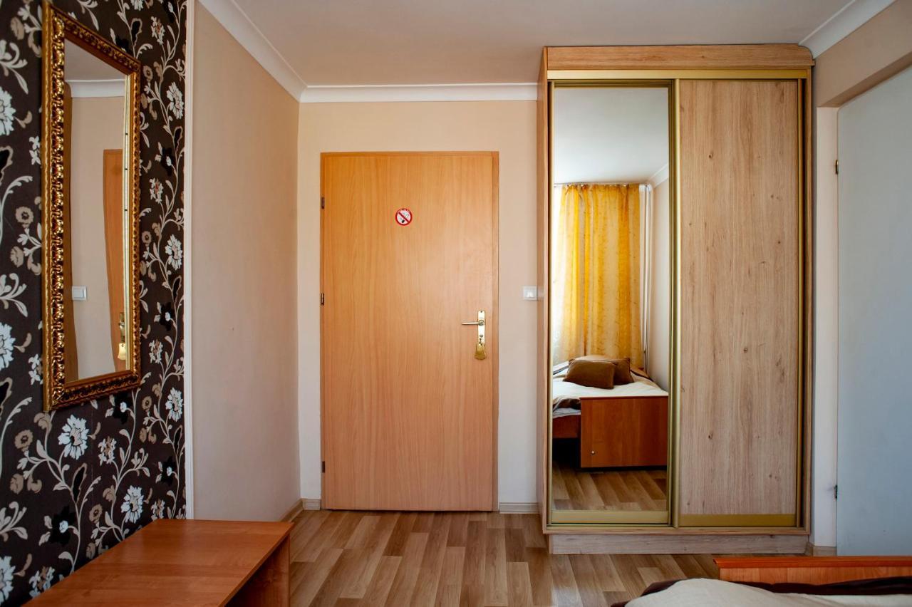 Hotel Livia Воломин Экстерьер фото