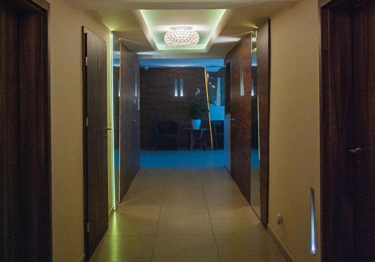 Hotel Livia Воломин Экстерьер фото