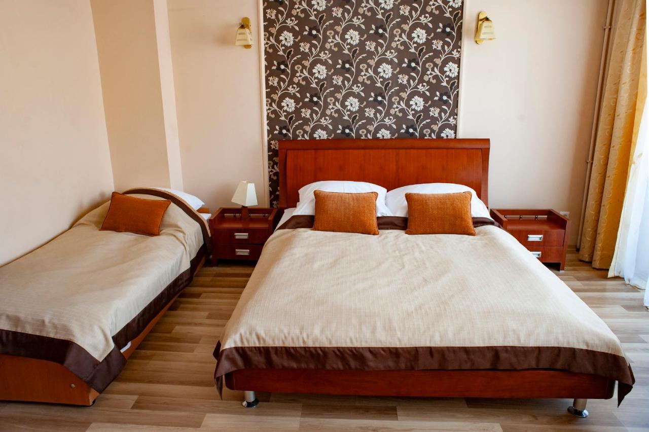 Hotel Livia Воломин Экстерьер фото