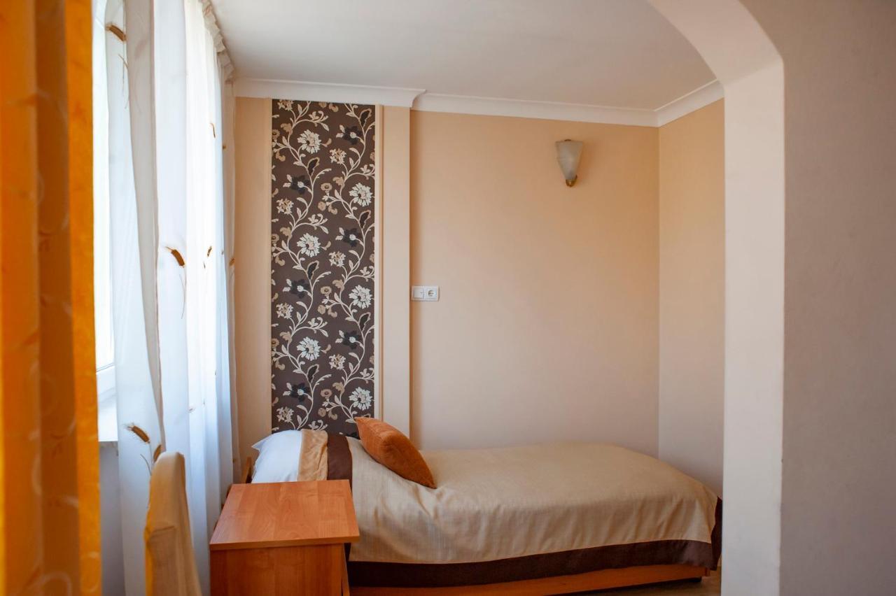 Hotel Livia Воломин Экстерьер фото