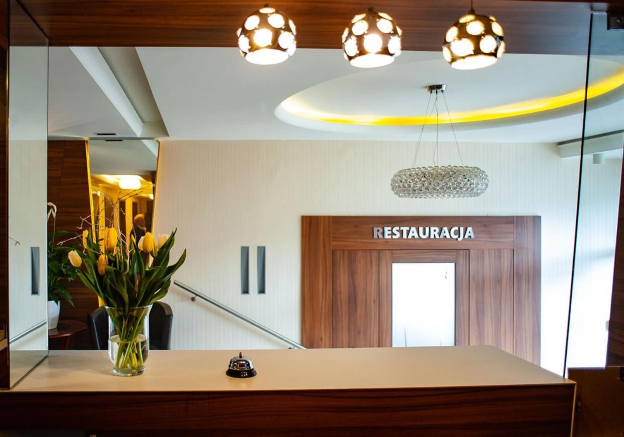 Hotel Livia Воломин Экстерьер фото